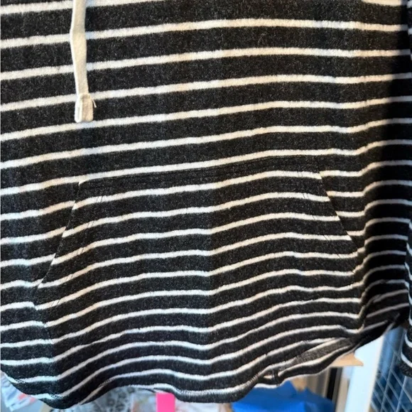 Market & Spruce Charcoal and White Striped Pullover - Picture 5 of 6